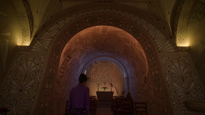 Emily_in_Paris_S02E02_WEBRip_x264-ION10_2229.jpg