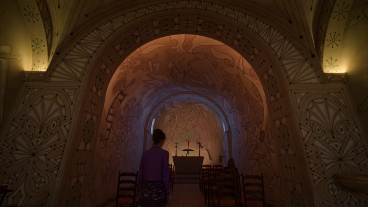 Emily_in_Paris_S02E02_WEBRip_x264-ION10_2230.jpg