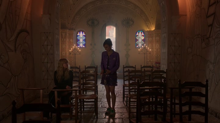 Emily_in_Paris_S02E02_WEBRip_x264-ION10_2239.jpg