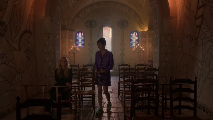 Emily_in_Paris_S02E02_WEBRip_x264-ION10_2244.jpg