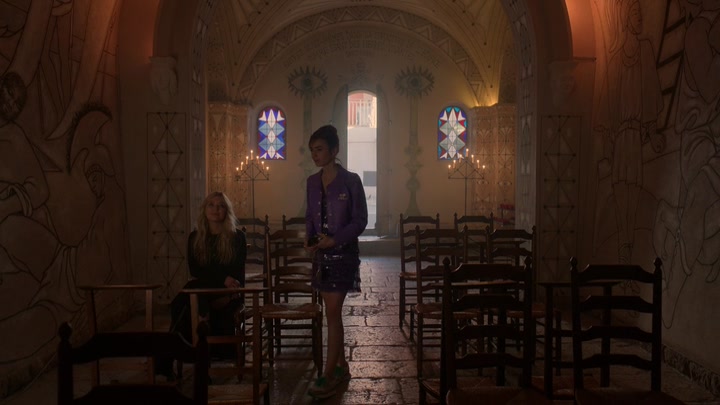 Emily_in_Paris_S02E02_WEBRip_x264-ION10_2245.jpg