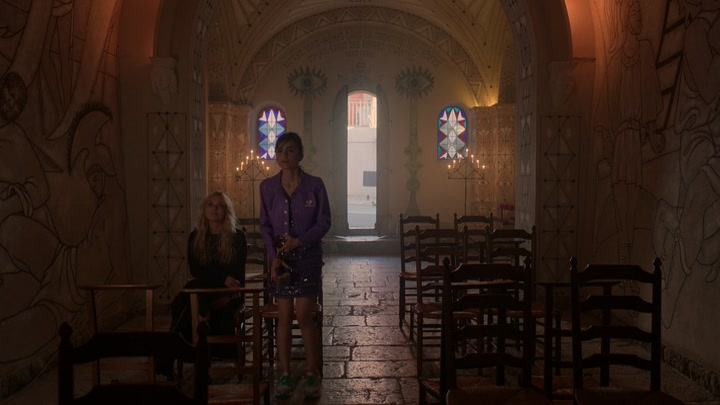 Emily_in_Paris_S02E02_WEBRip_x264-ION10_2247.jpg