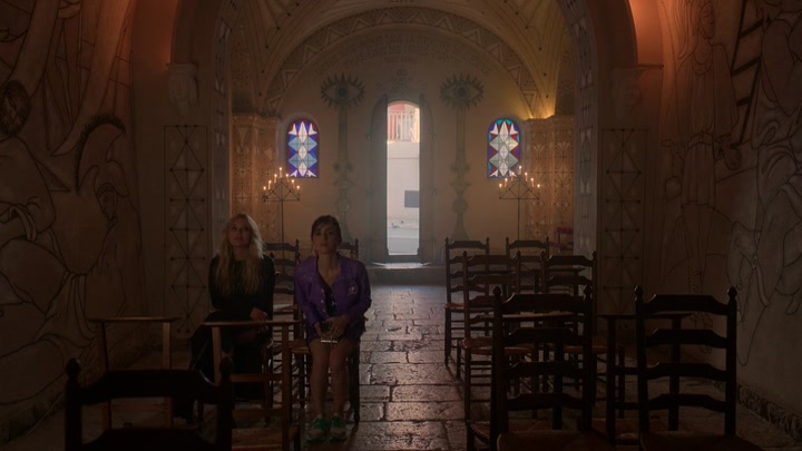 Emily_in_Paris_S02E02_WEBRip_x264-ION10_2249.jpg