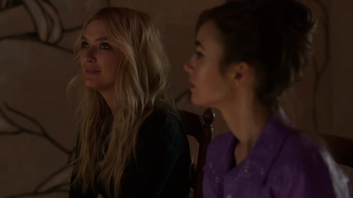 Emily_in_Paris_S02E02_WEBRip_x264-ION10_2296.jpg