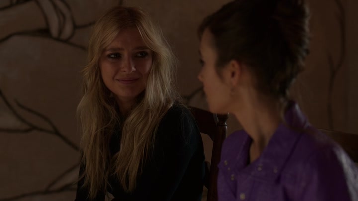 Emily_in_Paris_S02E02_WEBRip_x264-ION10_2352.jpg