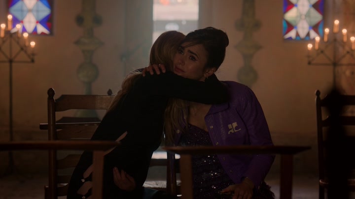 Emily_in_Paris_S02E02_WEBRip_x264-ION10_2372.jpg
