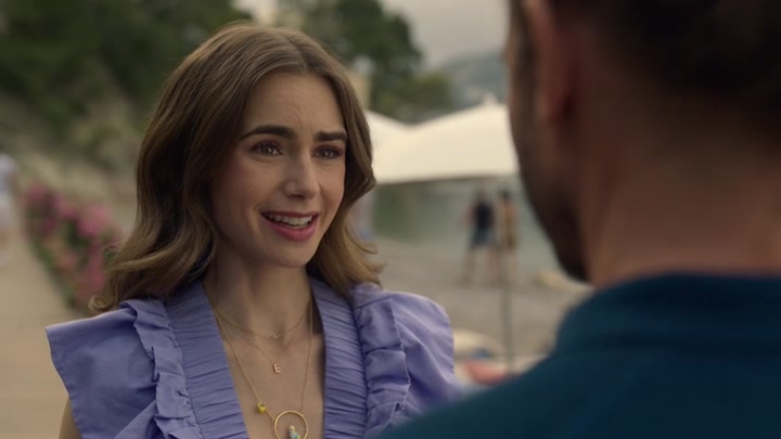Emily_in_Paris_S02E02_WEBRip_x264-ION10_2401.jpg