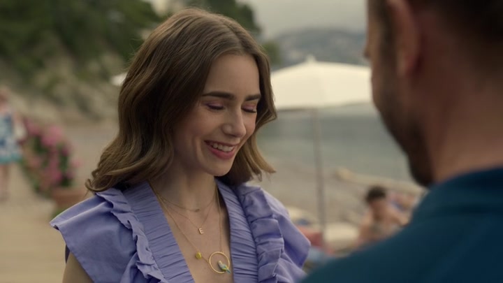 Emily_in_Paris_S02E02_WEBRip_x264-ION10_2416.jpg
