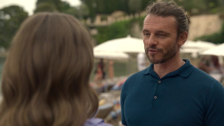 Emily_in_Paris_S02E02_WEBRip_x264-ION10_2432.jpg