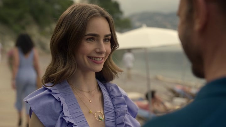 Emily_in_Paris_S02E02_WEBRip_x264-ION10_2466.jpg