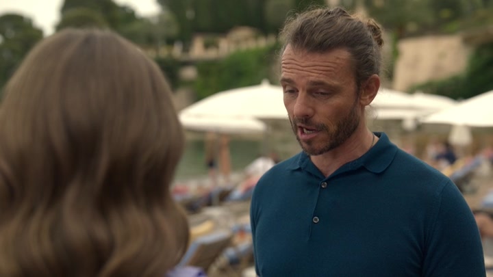 Emily_in_Paris_S02E02_WEBRip_x264-ION10_2479.jpg