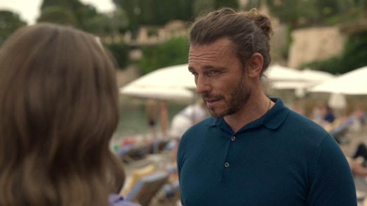 Emily_in_Paris_S02E02_WEBRip_x264-ION10_2499.jpg