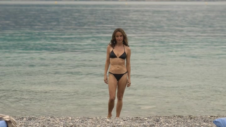 Emily_in_Paris_S02E02_WEBRip_x264-ION10_2512.jpg