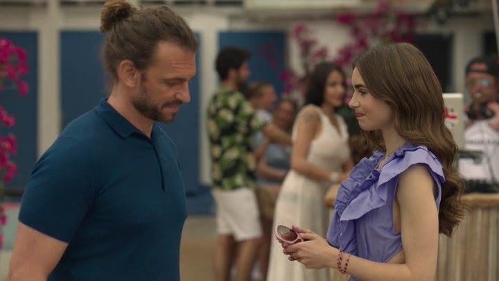 Emily_in_Paris_S02E02_WEBRip_x264-ION10_2522.jpg Emily_in_Paris_S02E02_WEBRip_x264-ION10_2522.jpg