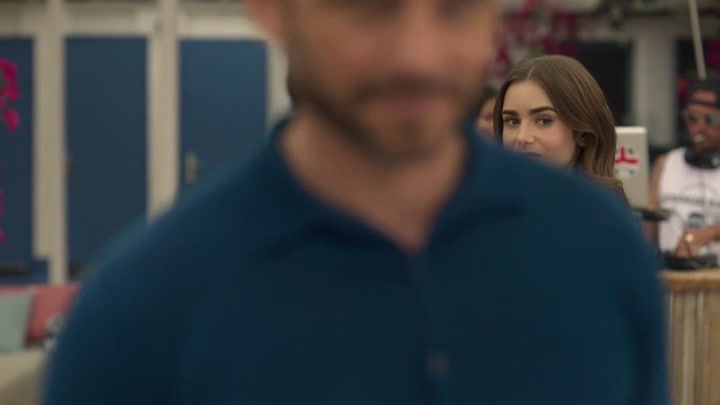 Emily_in_Paris_S02E02_WEBRip_x264-ION10_2525.jpg