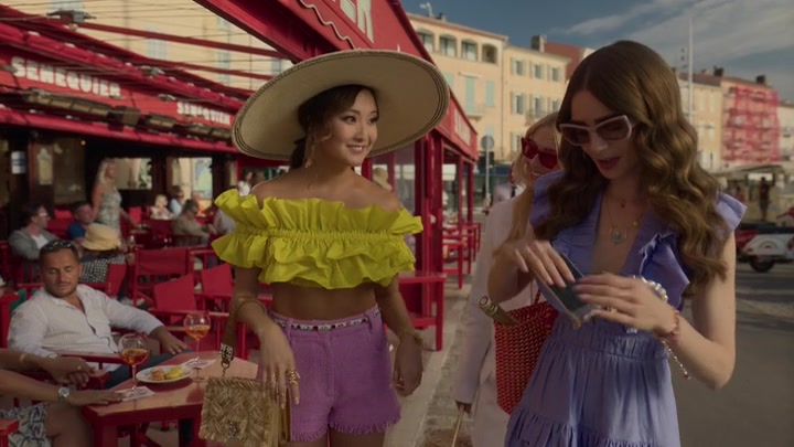 Emily_in_Paris_S02E02_WEBRip_x264-ION10_2570.jpg