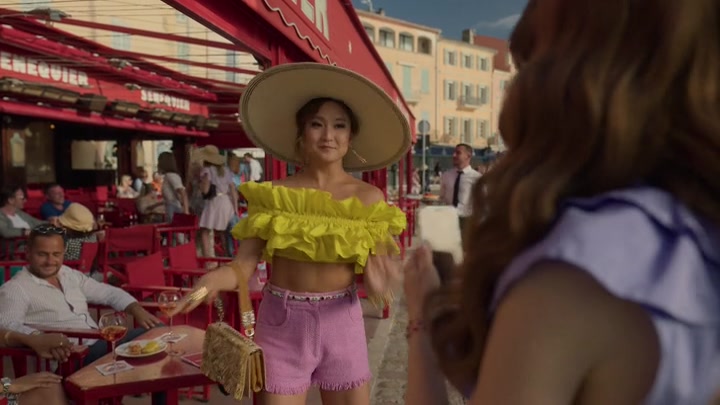 Emily_in_Paris_S02E02_WEBRip_x264-ION10_2573.jpg