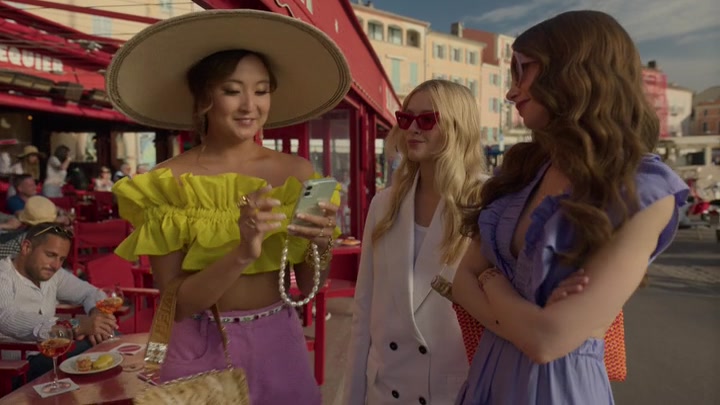 Emily_in_Paris_S02E02_WEBRip_x264-ION10_2587.jpg