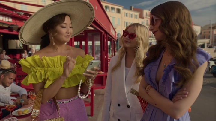 Emily_in_Paris_S02E02_WEBRip_x264-ION10_2589.jpg