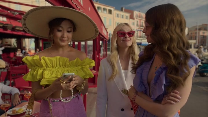 Emily_in_Paris_S02E02_WEBRip_x264-ION10_2608.jpg