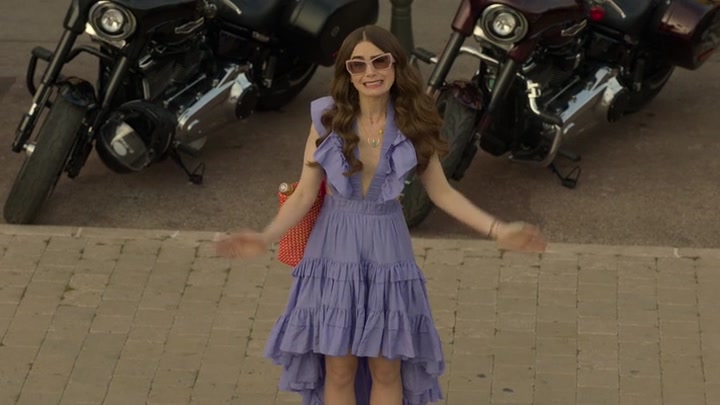 Emily_in_Paris_S02E02_WEBRip_x264-ION10_2660.jpg