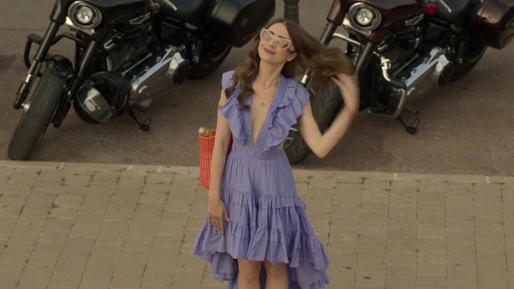 Emily_in_Paris_S02E02_WEBRip_x264-ION10_2666.jpg