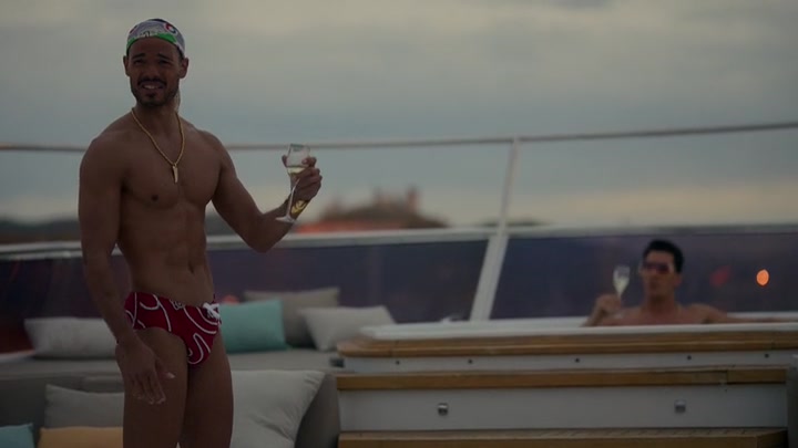 Emily_in_Paris_S02E02_WEBRip_x264-ION10_2698.jpg