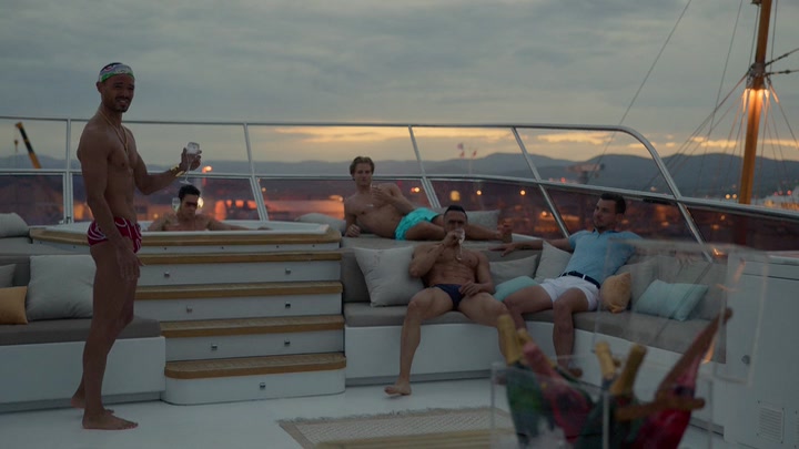 Emily_in_Paris_S02E02_WEBRip_x264-ION10_2702.jpg Emily_in_Paris_S02E02_WEBRip_x264-ION10_2702.jpg