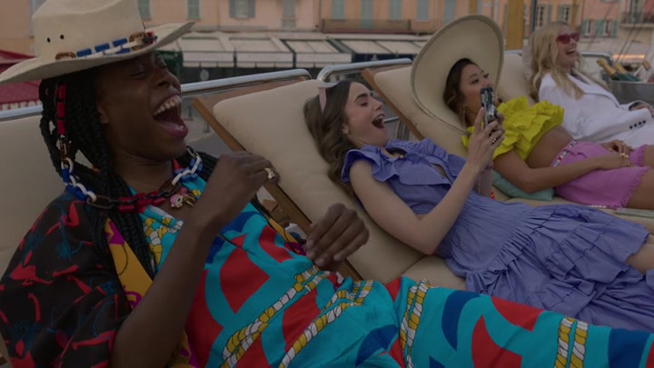 Emily_in_Paris_S02E02_WEBRip_x264-ION10_2715.jpg
