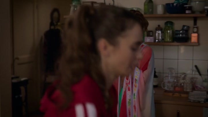 Emily_in_Paris_S02E03_WEBRip_x264-ION10_0055.jpg
