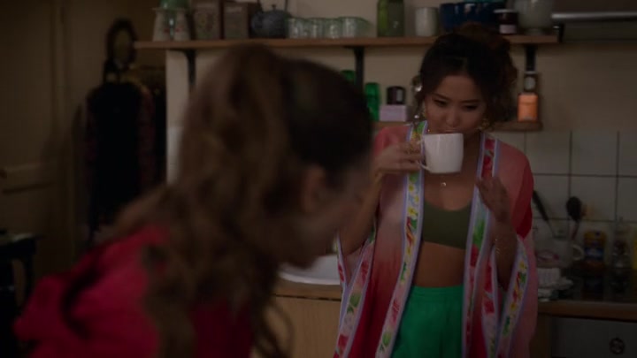 Emily_in_Paris_S02E03_WEBRip_x264-ION10_0056.jpg