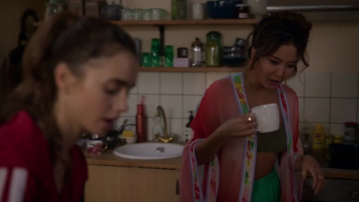 Emily_in_Paris_S02E03_WEBRip_x264-ION10_0057.jpg