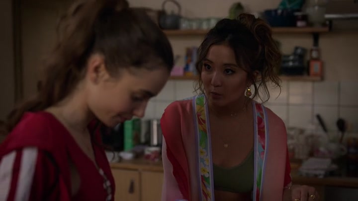 Emily_in_Paris_S02E03_WEBRip_x264-ION10_0074.jpg