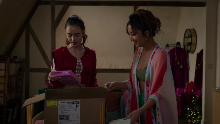 Emily_in_Paris_S02E03_WEBRip_x264-ION10_0078.jpg