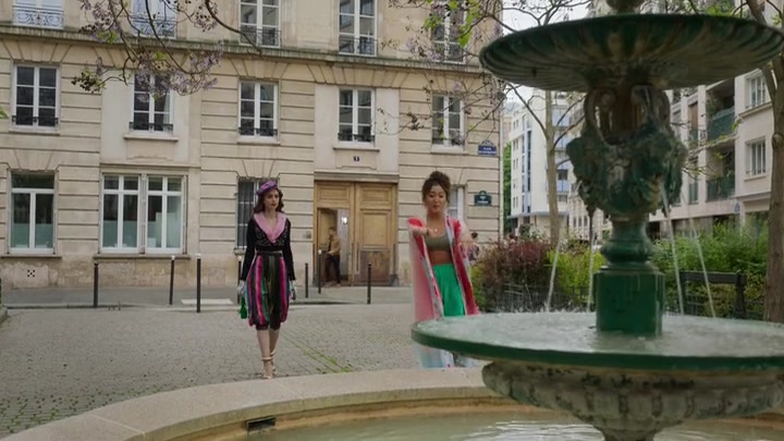 Emily_in_Paris_S02E03_WEBRip_x264-ION10_0125.jpg