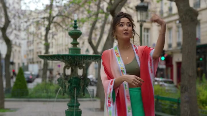 Emily_in_Paris_S02E03_WEBRip_x264-ION10_0129.jpg