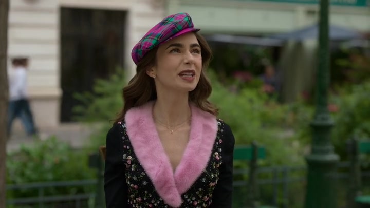 Emily_in_Paris_S02E03_WEBRip_x264-ION10_0132.jpg