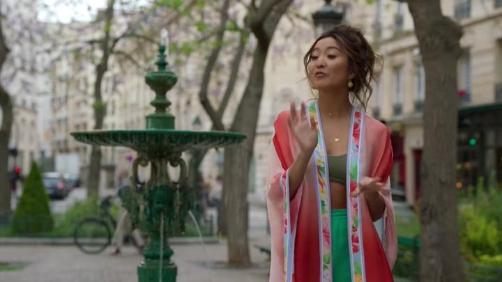 Emily_in_Paris_S02E03_WEBRip_x264-ION10_0135.jpg
