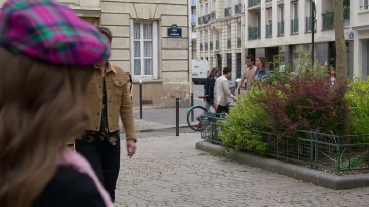 Emily_in_Paris_S02E03_WEBRip_x264-ION10_0145.jpg Emily_in_Paris_S02E03_WEBRip_x264-ION10_0145.jpg
