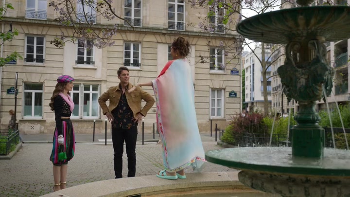 Emily_in_Paris_S02E03_WEBRip_x264-ION10_0153.jpg