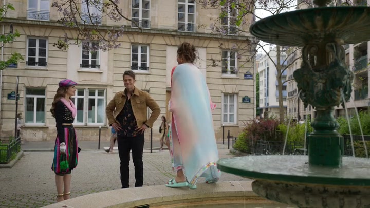 Emily_in_Paris_S02E03_WEBRip_x264-ION10_0156.jpg