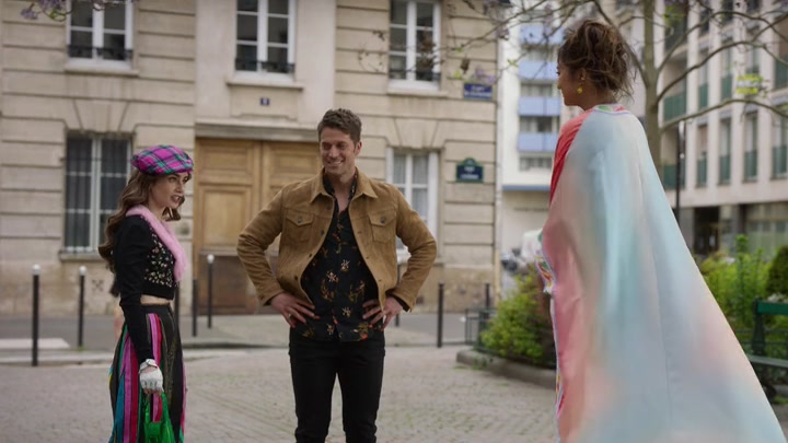Emily_in_Paris_S02E03_WEBRip_x264-ION10_0161.jpg