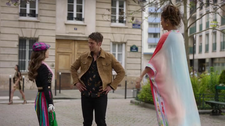 Emily_in_Paris_S02E03_WEBRip_x264-ION10_0163.jpg