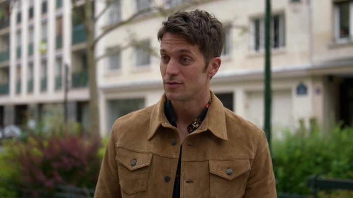 Emily_in_Paris_S02E03_WEBRip_x264-ION10_0167.jpg
