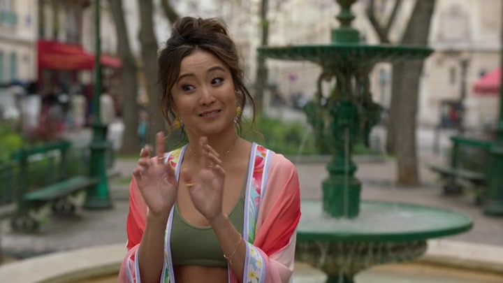 Emily_in_Paris_S02E03_WEBRip_x264-ION10_0196.jpg