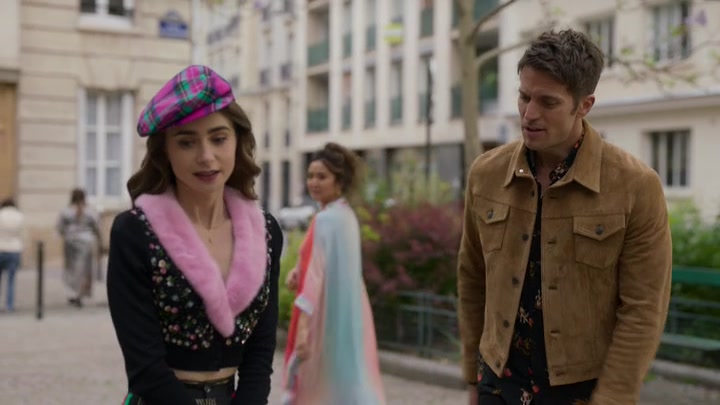 Emily_in_Paris_S02E03_WEBRip_x264-ION10_0204.jpg