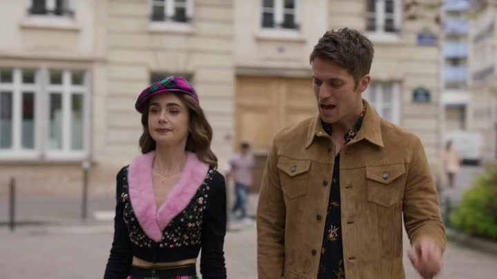 Emily_in_Paris_S02E03_WEBRip_x264-ION10_0209.jpg