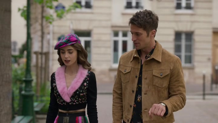 Emily_in_Paris_S02E03_WEBRip_x264-ION10_0212.jpg