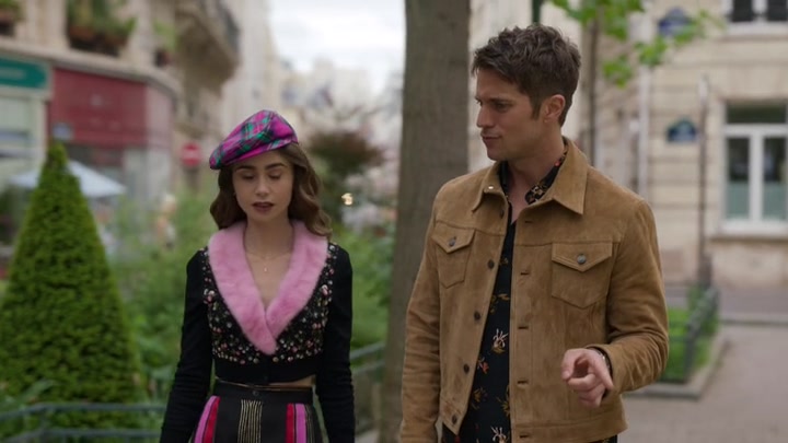 Emily_in_Paris_S02E03_WEBRip_x264-ION10_0216.jpg