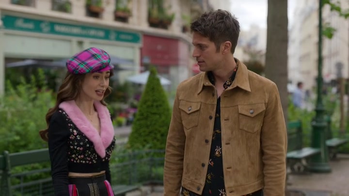 Emily_in_Paris_S02E03_WEBRip_x264-ION10_0225.jpg